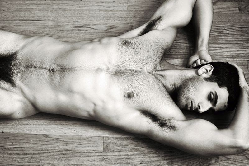 Pablo Hernandez per 'Desnudo' .