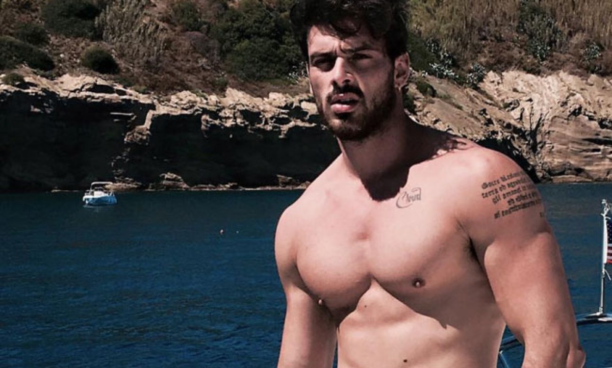 Максимо 365. Микеле морроне 365 кадры. Микеле морроне прическа. Массимо актер 365. Максимо 365.