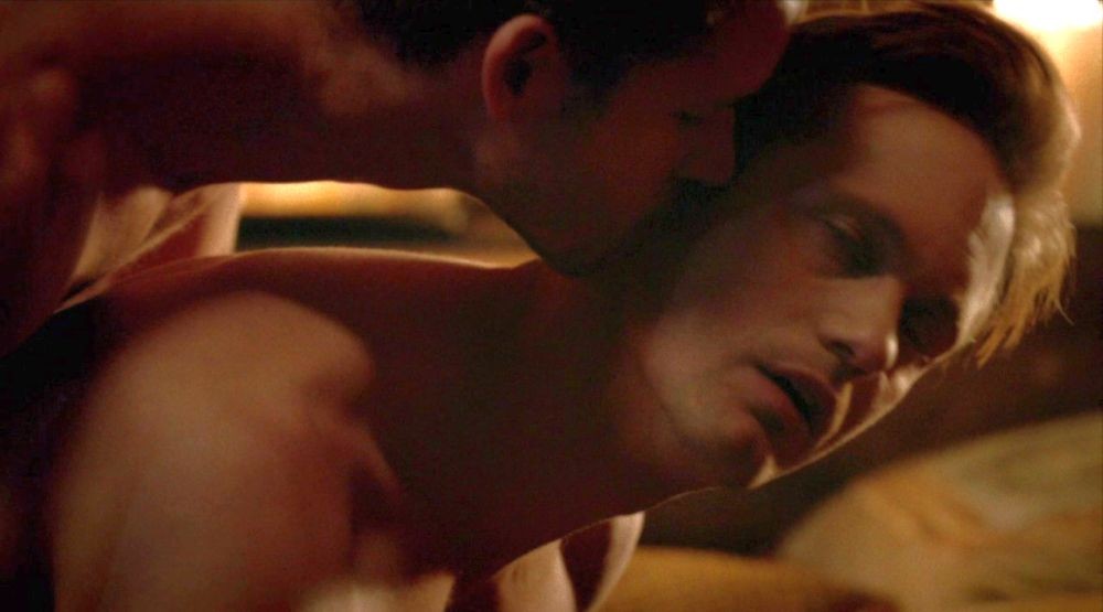 True Blood: ecco la scena di sesso gay con Alexander Skarsgard e Ryan Kwant...