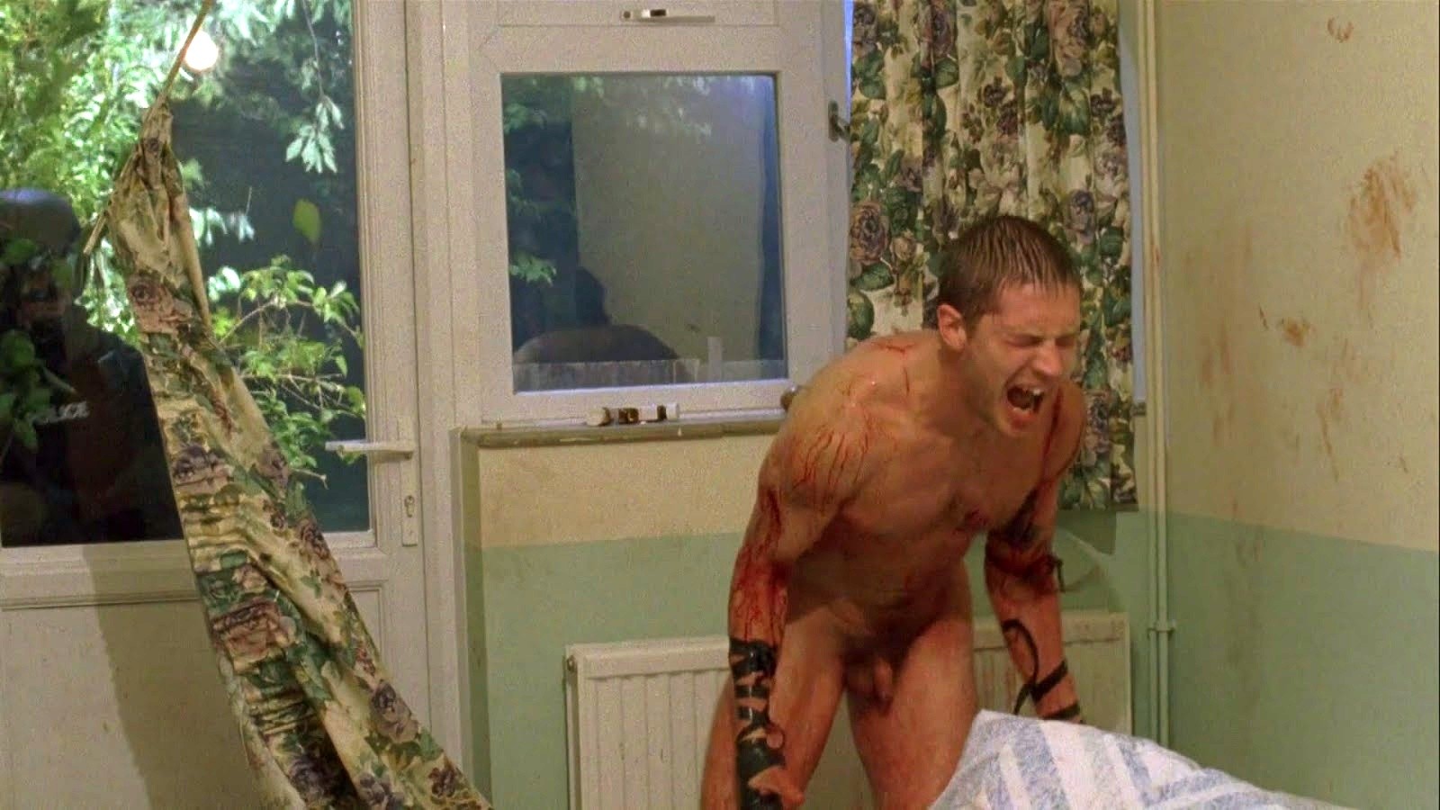 Tom Hardy nudo in "Stuart. 