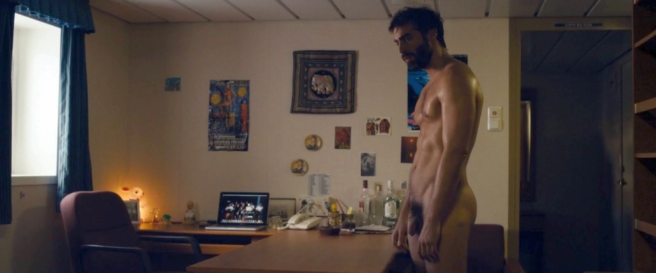 Vassilis Doganis nudo in "A Blast" (2014) - Nudi al cinema 