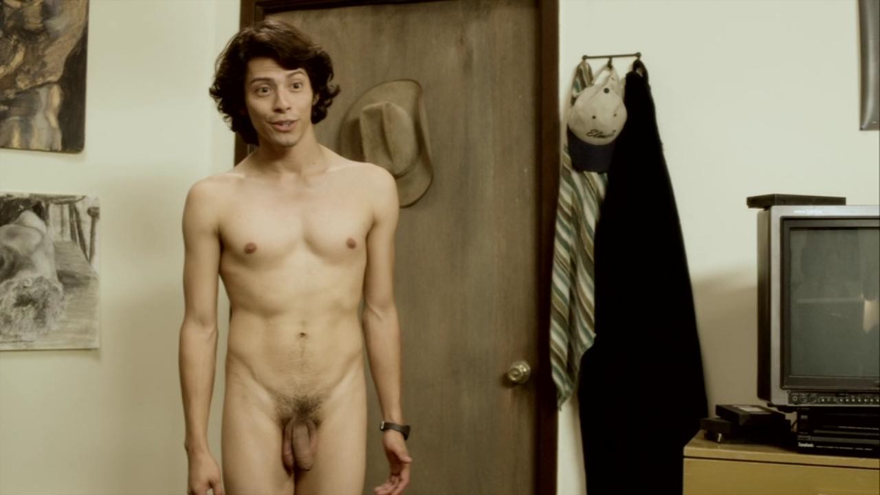 Derek Efrain Villanueva nudo in "Longhorns" (2011) - Nudi al cine...