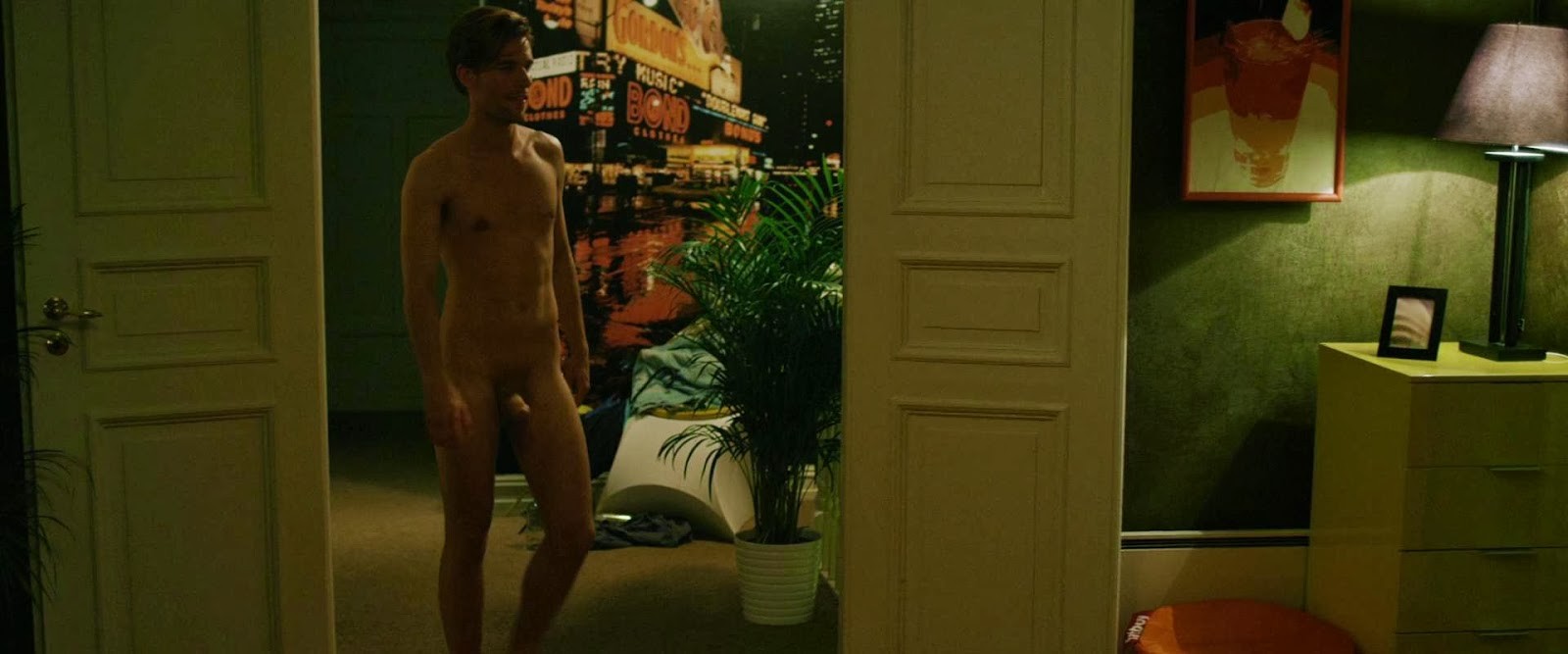 Anders Rydning nudo e in erezione in "Pornopung" (2013) 