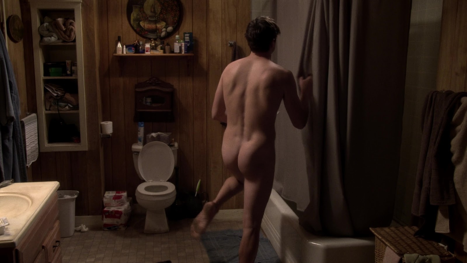 Ashton Kutcher nude in "The Ranch" (Ep. 