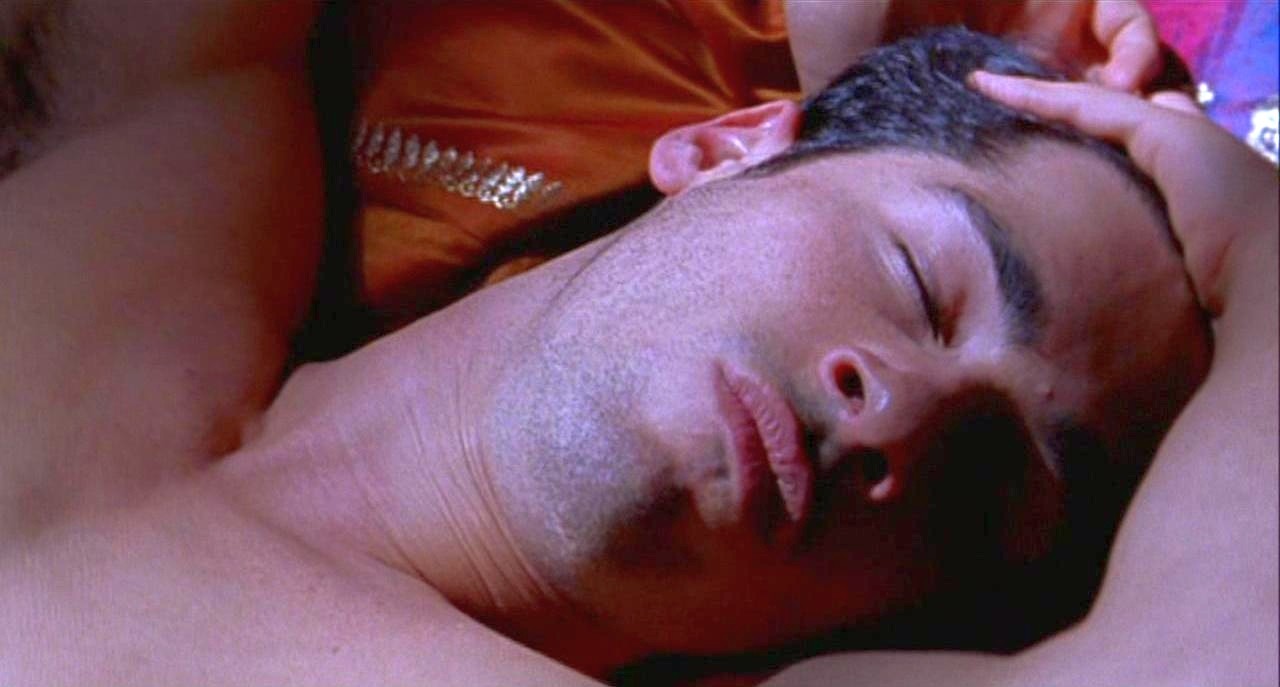 Alex Dimitriades nudo in "Head On" (1998) .