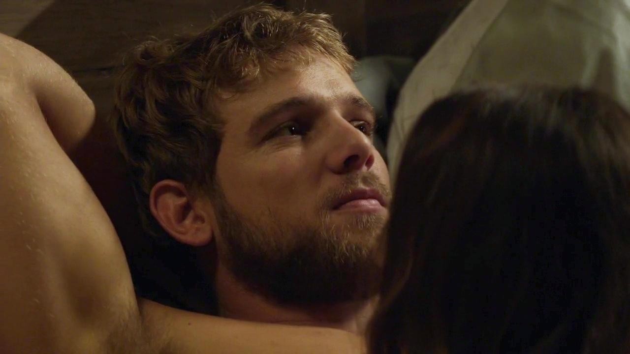 Max Thieriot in "SEAL Team" (Ep. 